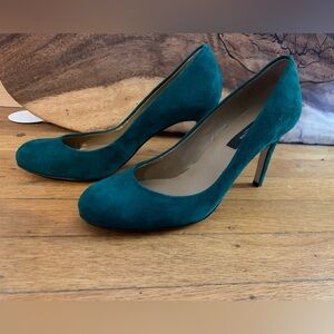 Ann Taylor green/teal Swede heels
